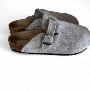 Gray Felt Slip-On Clog Mule with Buckle